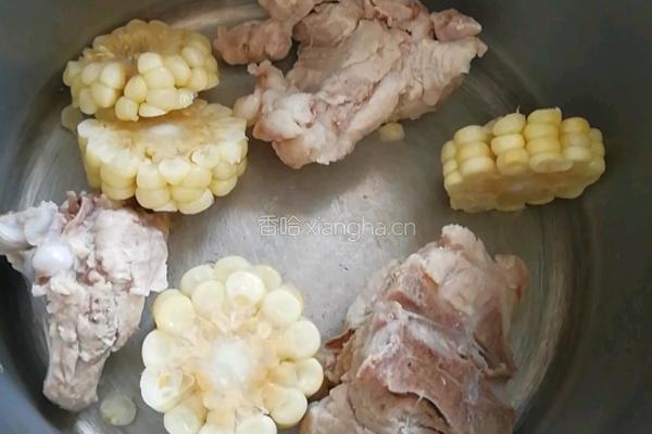 玉米猪骨汤的做法图解3
