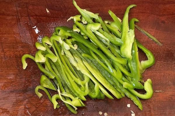 青椒丝炒肉片的做法图解2