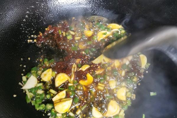 家常简单版土豆烧排骨鸡脚的做法图解2