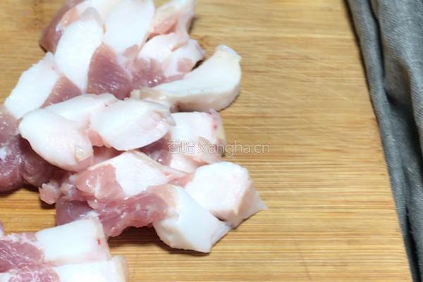 豌豆米炒肉的做法图解2