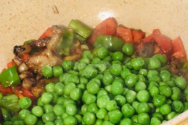 豌豆米炒肉的做法图解12