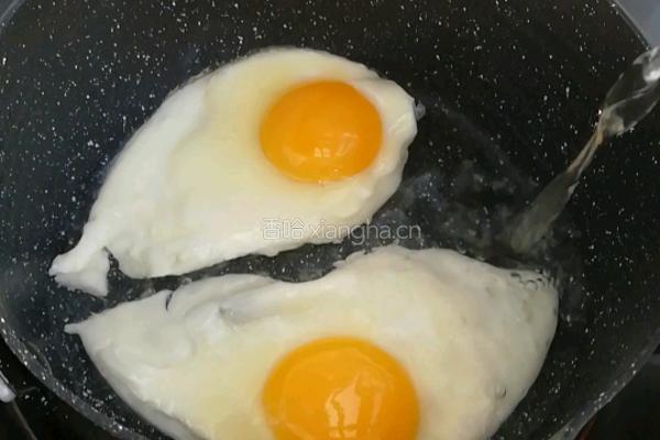 肉丸子鸡蛋热汤面的做法图解2