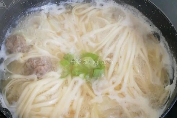 肉丸子鸡蛋热汤面的做法图解8