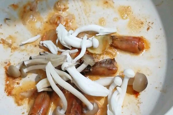 鲜虾热汤面的做法图解2