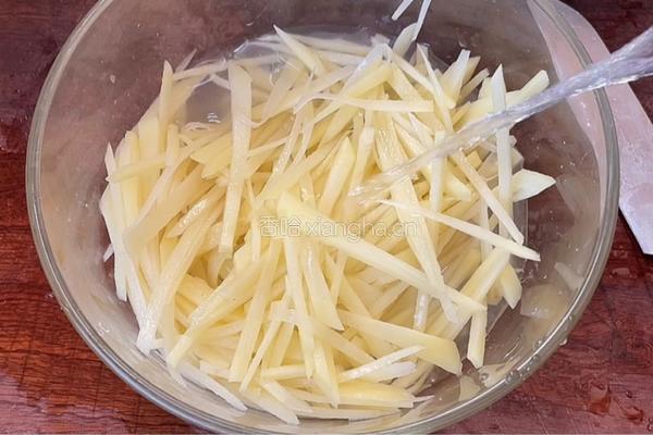 酸辣土豆丝的做法图解2