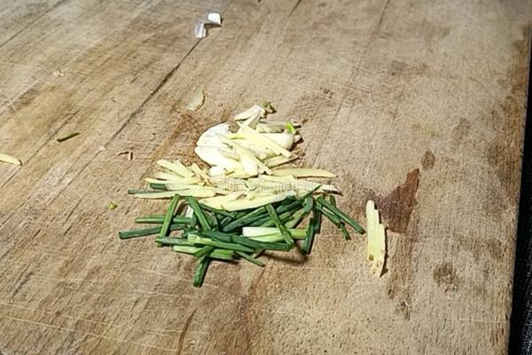 萝卜鱼肉汤的做法图解2