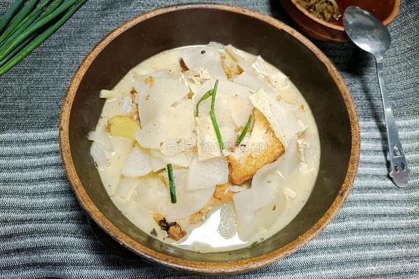 萝卜鱼肉汤的做法图解11