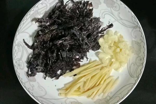 菌菇鸡蛋面的做法图解3