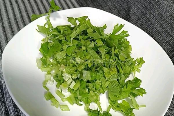 莲藕芹菜蛋炒饭的做法图解3