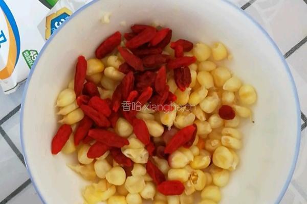 奶香玉米汁的做法图解1