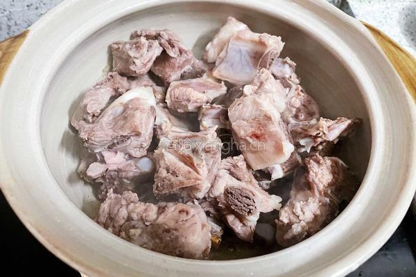 板栗排骨煲的做法图解6