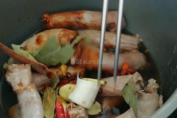 麻辣鸭脖的做法图解6