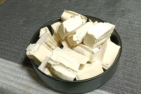 脆皮豆腐的做法图解1