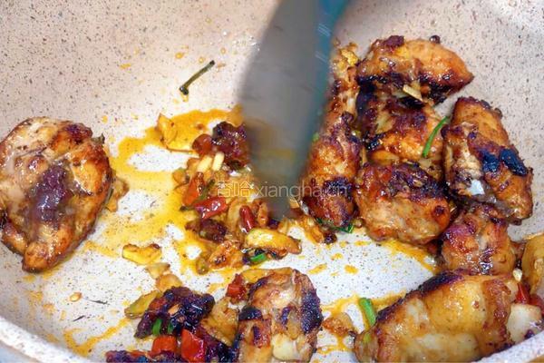 莲藕酱炖鸡腿肉的做法图解10