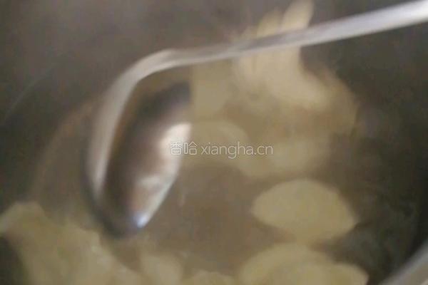 油泼饺子的做法图解1