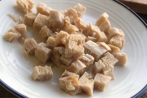 白菜冻豆腐皮蛋粥的做法图解6