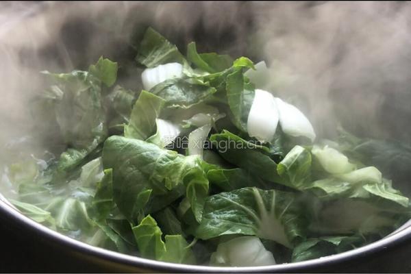 白菜冻豆腐皮蛋粥的做法图解8