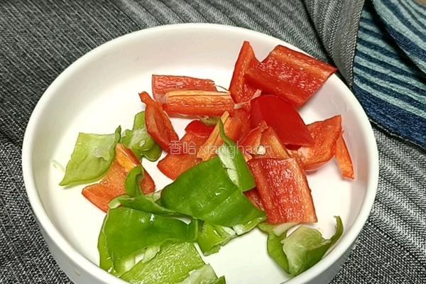 平菇炒肉的做法图解3