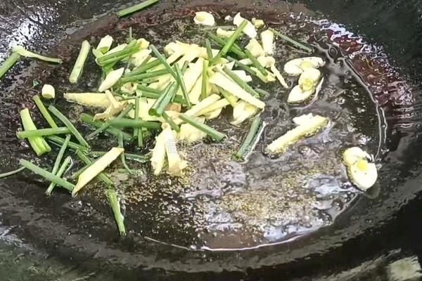 平菇炒肉的做法图解6
