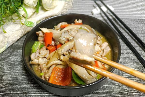 平菇炒肉的做法图解11