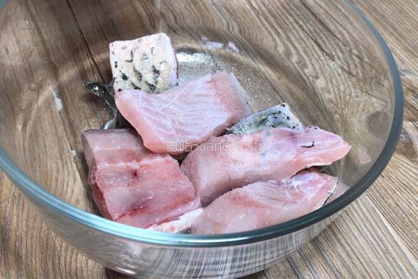 平菇豆腐清炖鱼汤的做法图解2