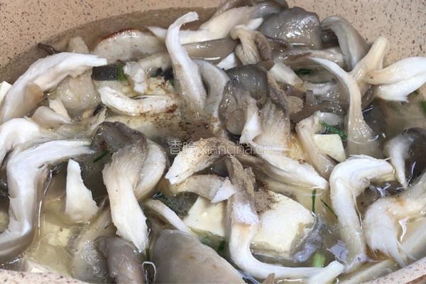 平菇豆腐清炖鱼汤的做法图解10