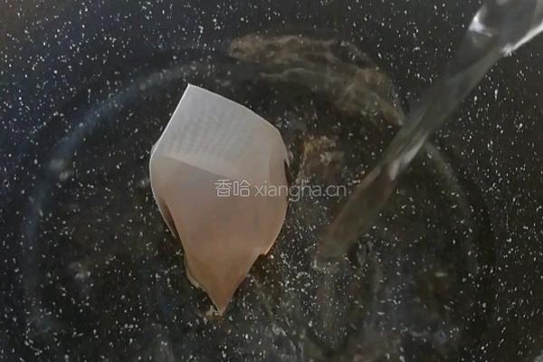 巧克力奶茶的做法图解1