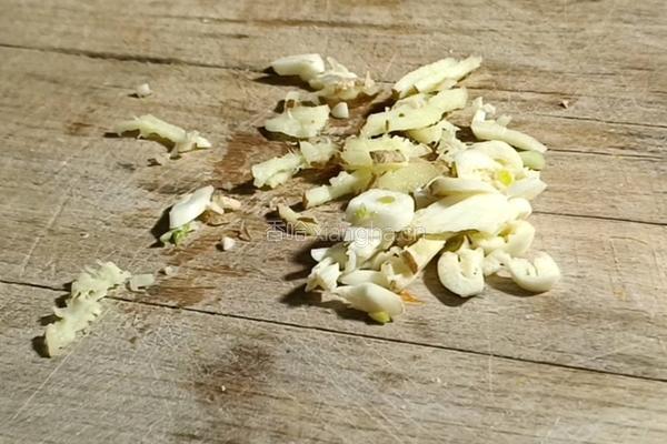 清炒菊花白菜的做法图解2