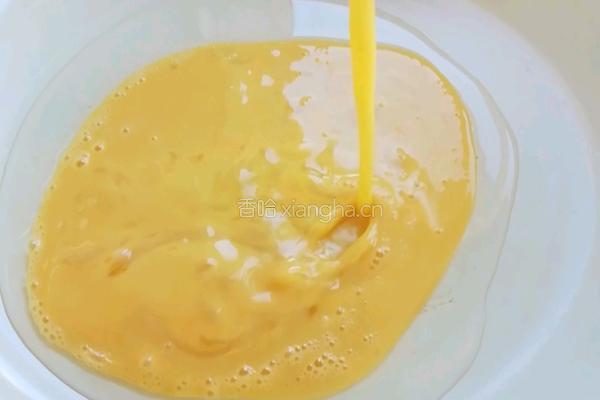 鸡蛋酱茼蒿的做法图解1