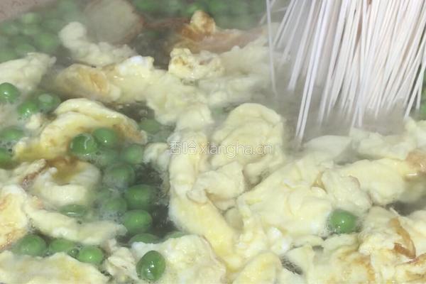 豌豆鸡蛋汤面的做法图解8