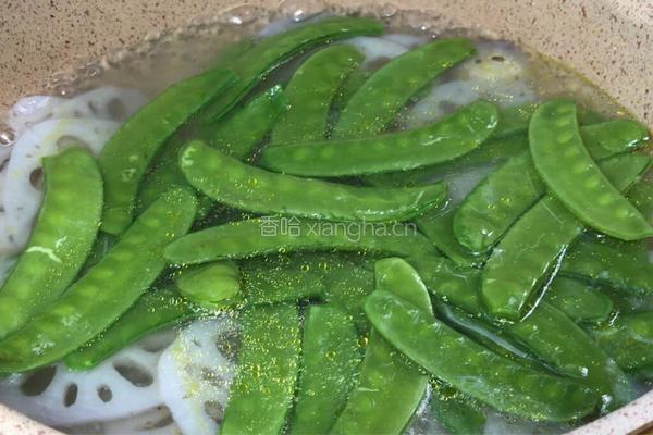 椒麻荷兰豆炒藕片的做法图解5