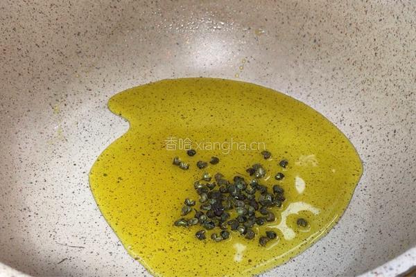 椒麻荷兰豆炒藕片的做法图解6