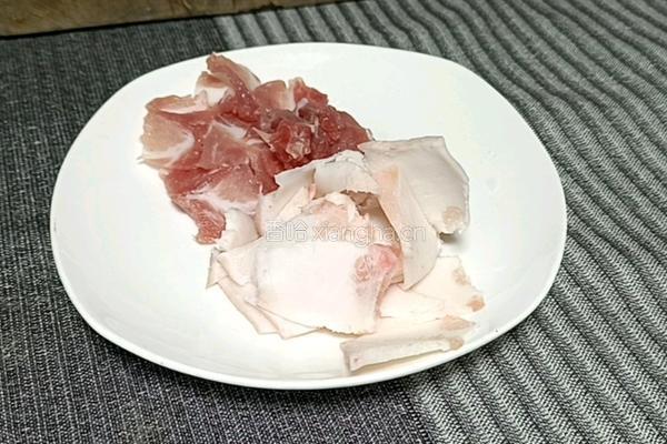 茄子茭白烧肉的做法图解3