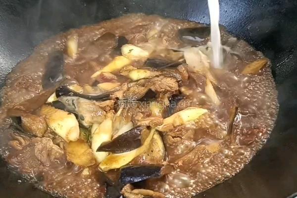 茄子茭白烧肉的做法图解10