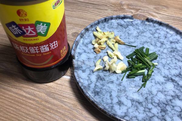 青椒胡萝卜炒香肠的做法图解4