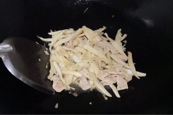 手撕杏鲍菇炒肉片的做法图解6