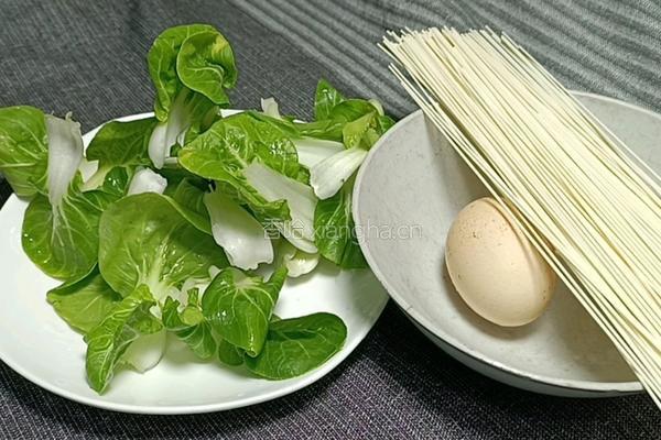 青菜鸡蛋汤面的做法图解1