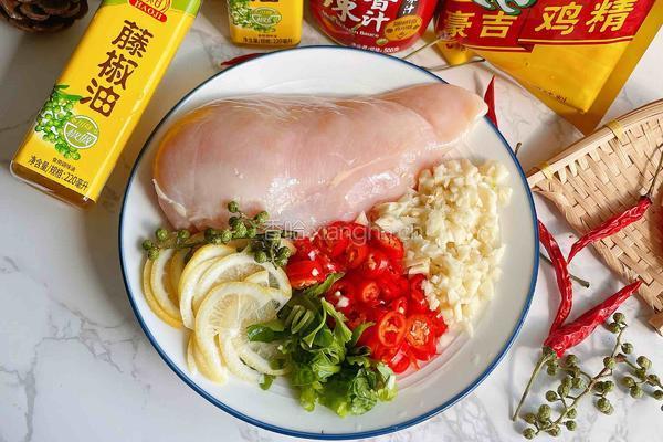 酸辣鸡肉丝的做法图解1