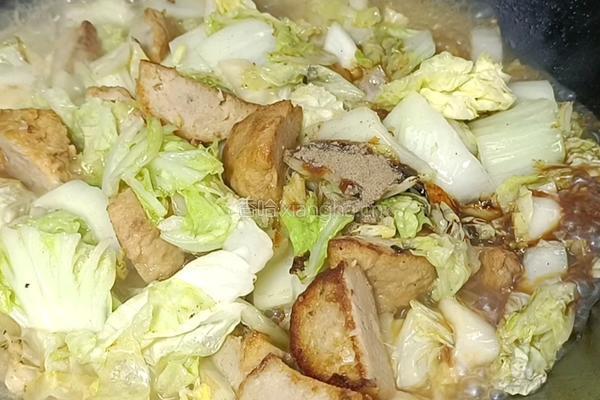 白菜炖肉圆子的做法图解7