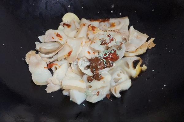 五花肉焖莲藕的做法图解8