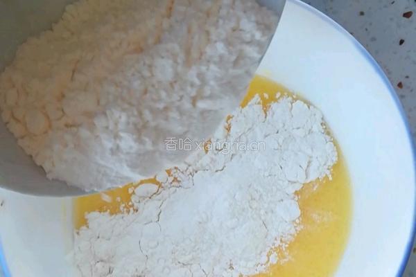 戚风小蛋糕的做法图解2