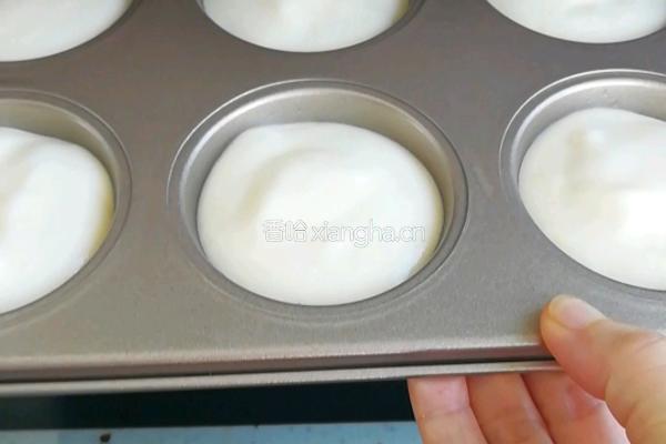 戚风小蛋糕的做法图解11