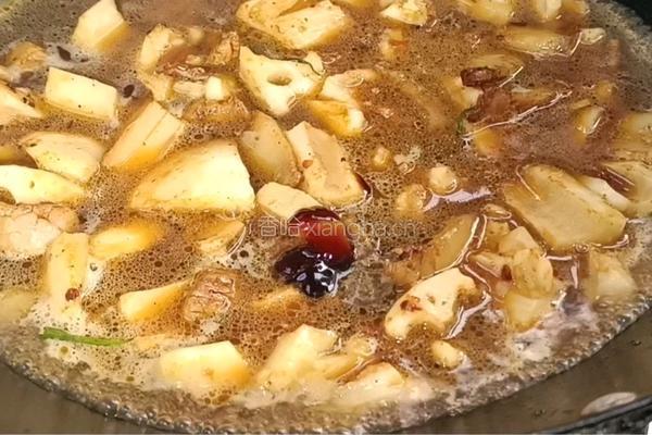 五花肉焖莲藕的做法图解9