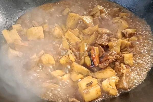 五花肉焖莲藕的做法图解10