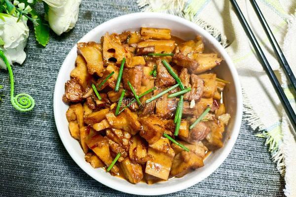 五花肉焖莲藕的做法图解13