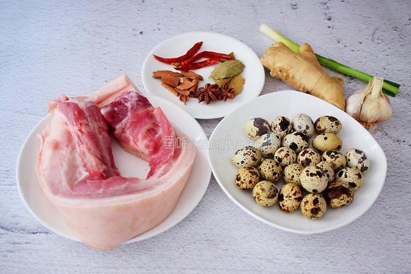 红烧肉炖鹌鹑蛋的做法图解1