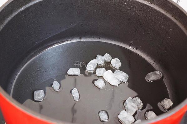 红烧肉炖鹌鹑蛋的做法图解3