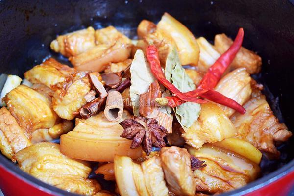 红烧肉炖鹌鹑蛋的做法图解6