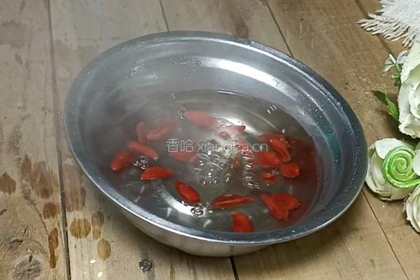 清蒸枸杞萝卜条的做法图解4
