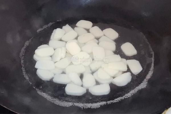 红烧豆角年糕的做法图解2